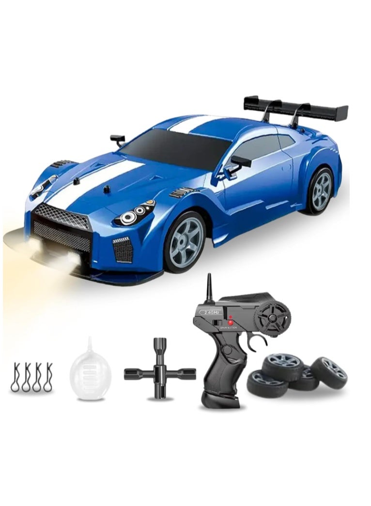 سيارة درفت RC 1/16 2.4GHz 4WD للتحكم عن بُعد، مركبة رياضية للسباقات على الطريق مع أضواء LED، بطاريات وإطارات درفت (أزرق) - Image 1