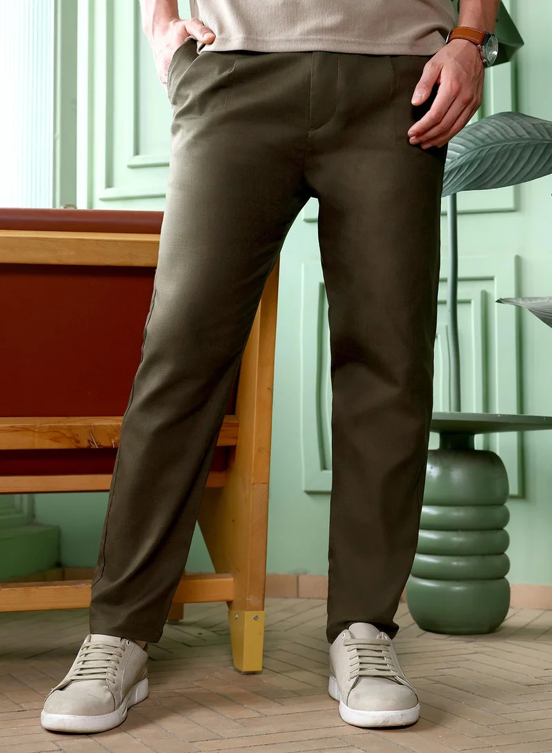 Campus Sutra Men Pleated Slim-Tailored Trousers | Mid-Rise, Side-Elasticaed Stretch Waist | Extended-Button , Straight Hem | Solid Plain | Woven Fabric For Casual & Daily Wear | Dark Olive