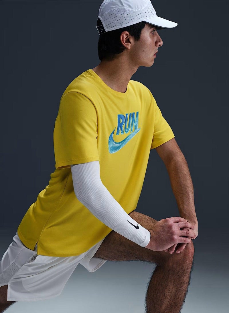 Nike Miler Run Energy Men's Dri-FIT Short-Sleeve Running Top - Image 3