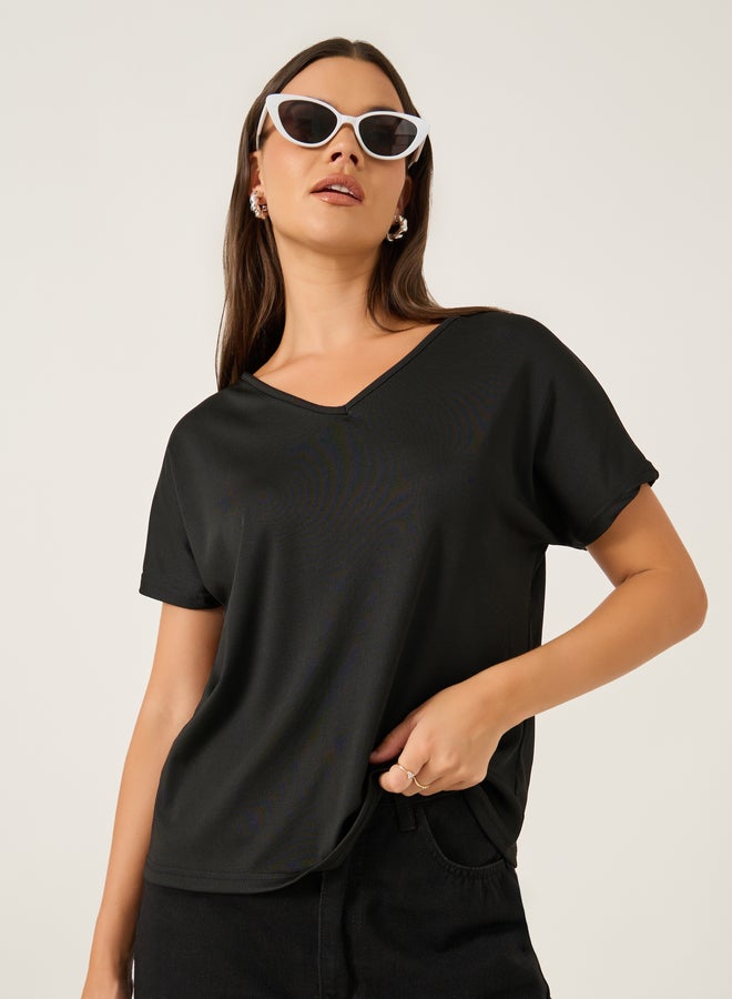 Styli Solid Regular Fit V-Neck T-Shirt - Image 1