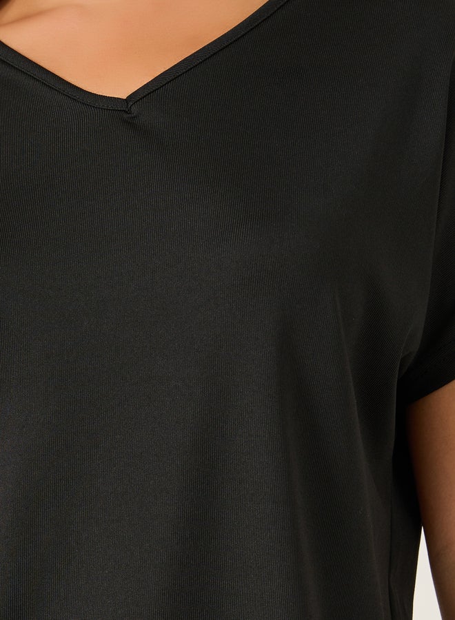 Styli Solid Regular Fit V-Neck T-Shirt - Image 3