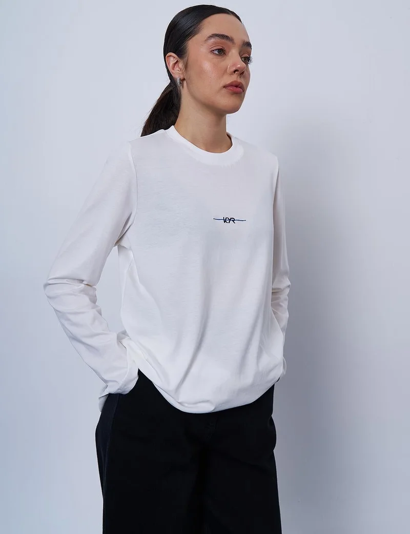 كايرا سويت شيرت مطرز بشعار أبيض بصري