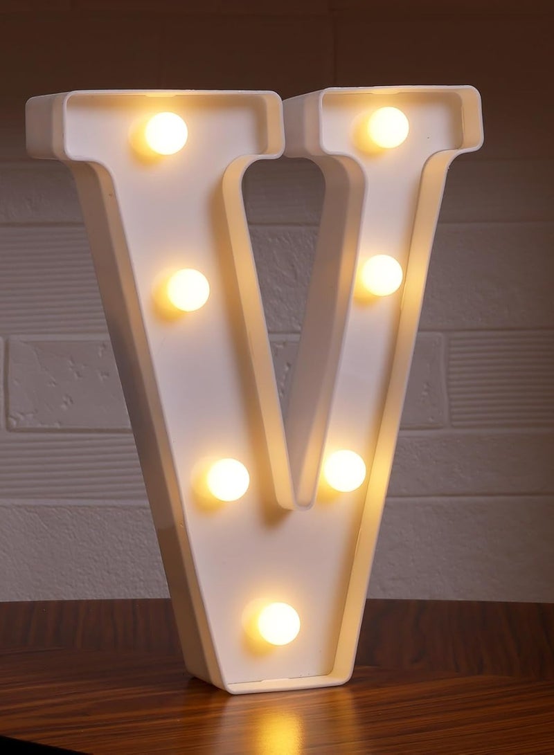 "V" Alphabet LED Marquee Letter Light Up Plastic Letters Standing Hanging Sign, Alphabet Letter For Wedding Birthday Party Home Decoration Battery Operated White 22cm - Image 1