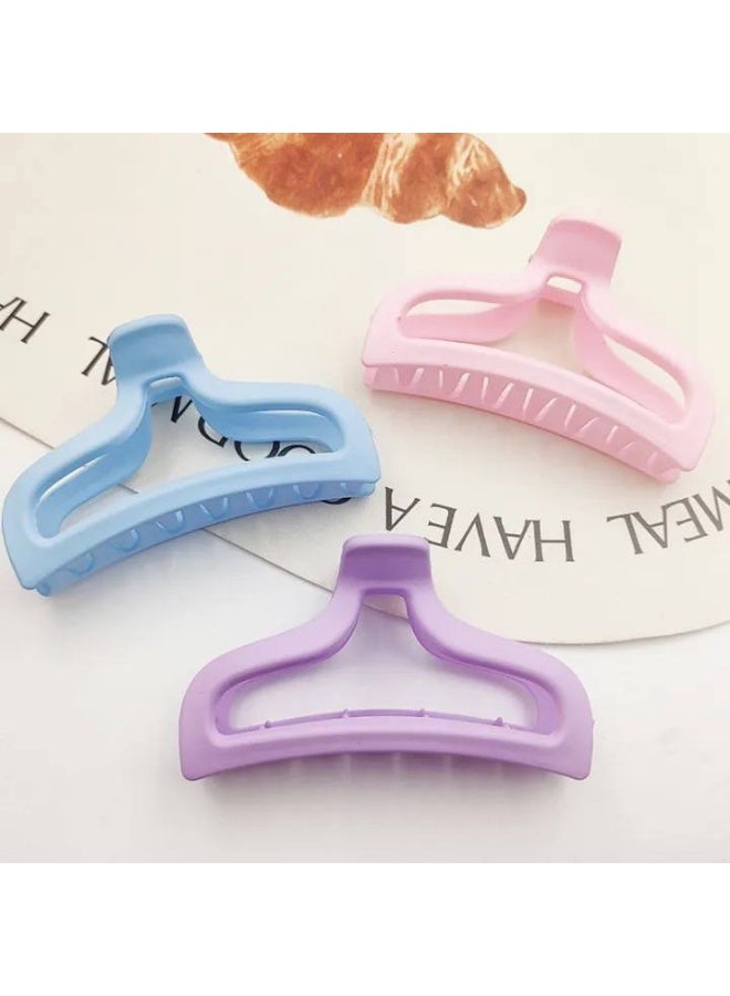 Claw Hair Clip Set (2 pieces) - Sturdy plastic hair clip with a modern design for everyday hair fixation - Suitable for thin and medium hair - Assorted colors (color may vary) - Image 1
