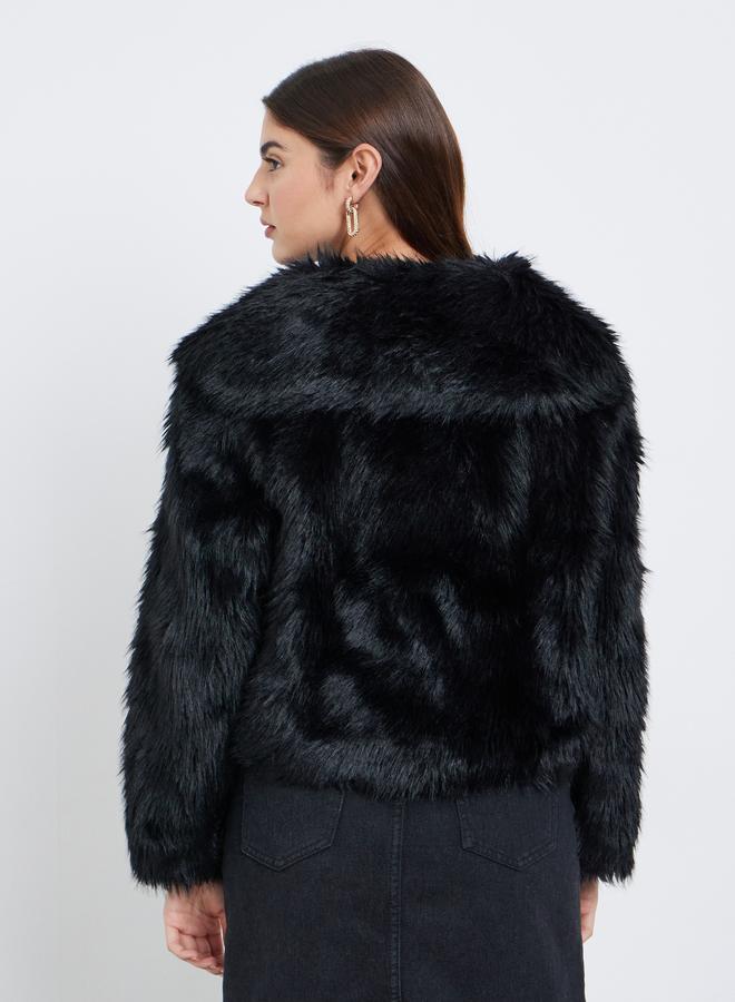 ستايلي جاكيت قصير بفرو صناعي بقصة عادية - Image 5