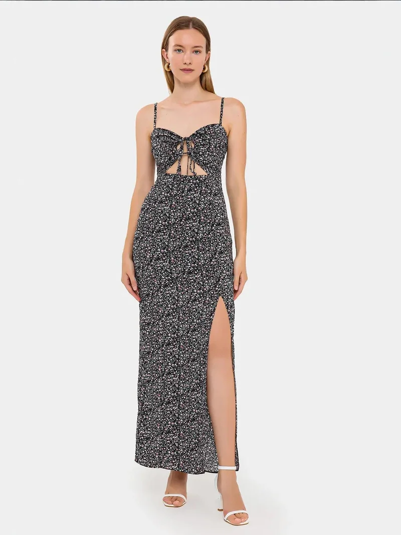 زوبعة فستان ماكسي مزين بالزهور بفتحة صدر