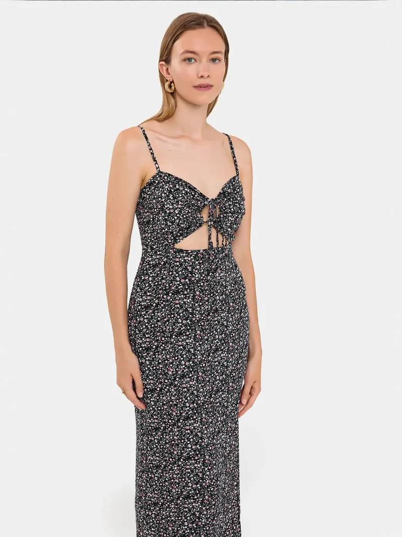 زوبعة فستان ماكسي مزين بالزهور بفتحة صدر