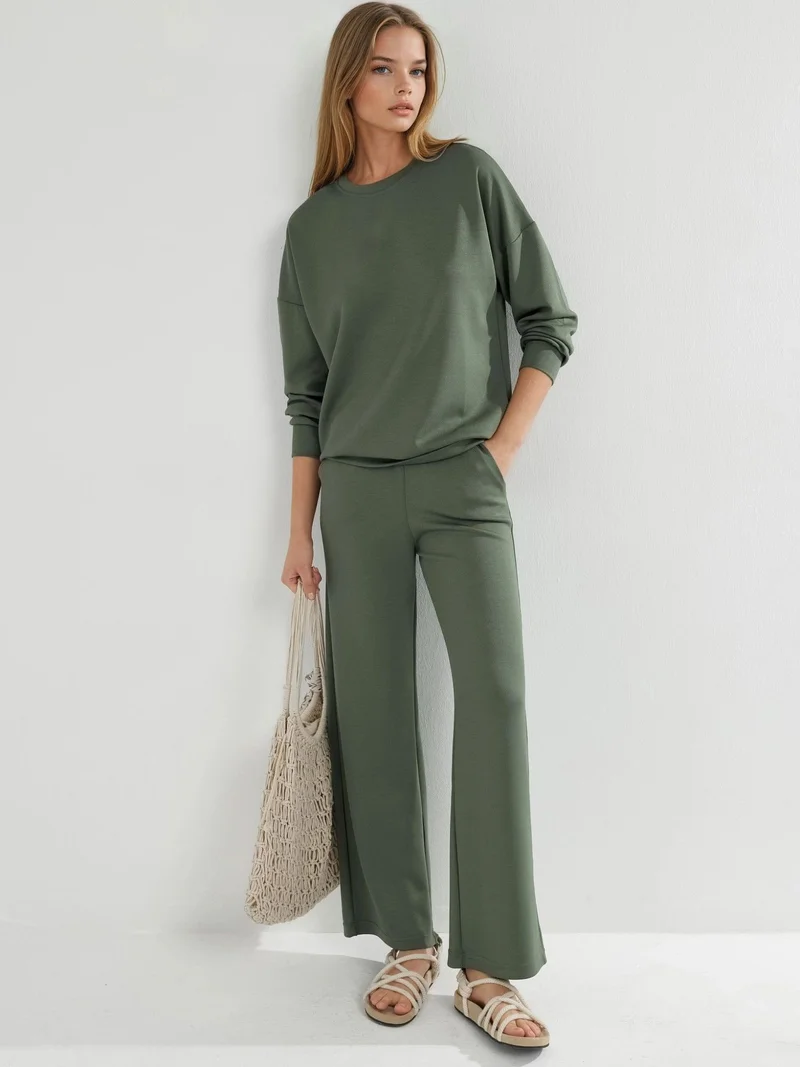 زوبعة طقم قطعتين من سويت شيرت بياقة دائرية وبنطلون واسع من مجموعة بيرسان