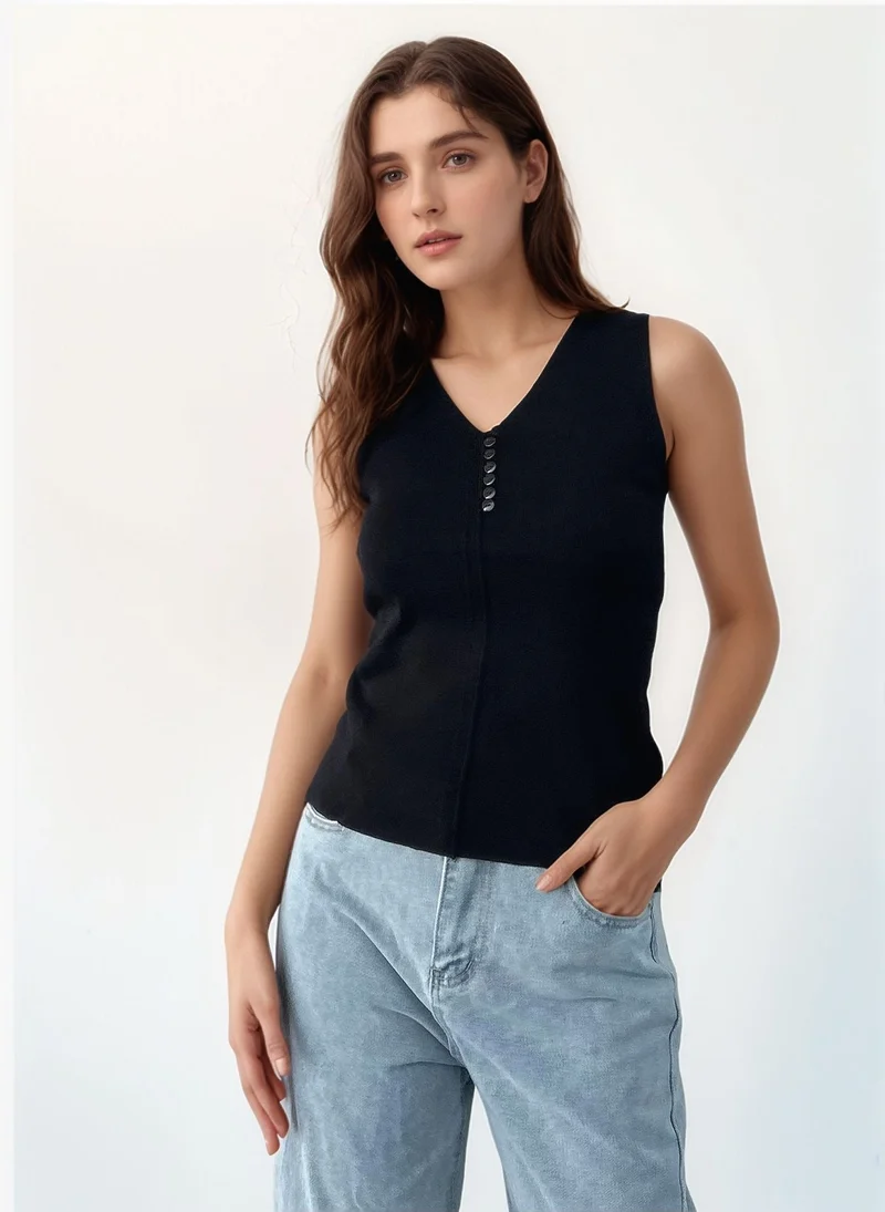 OUTZIDR Black Tank Top with Embroidery Detailing