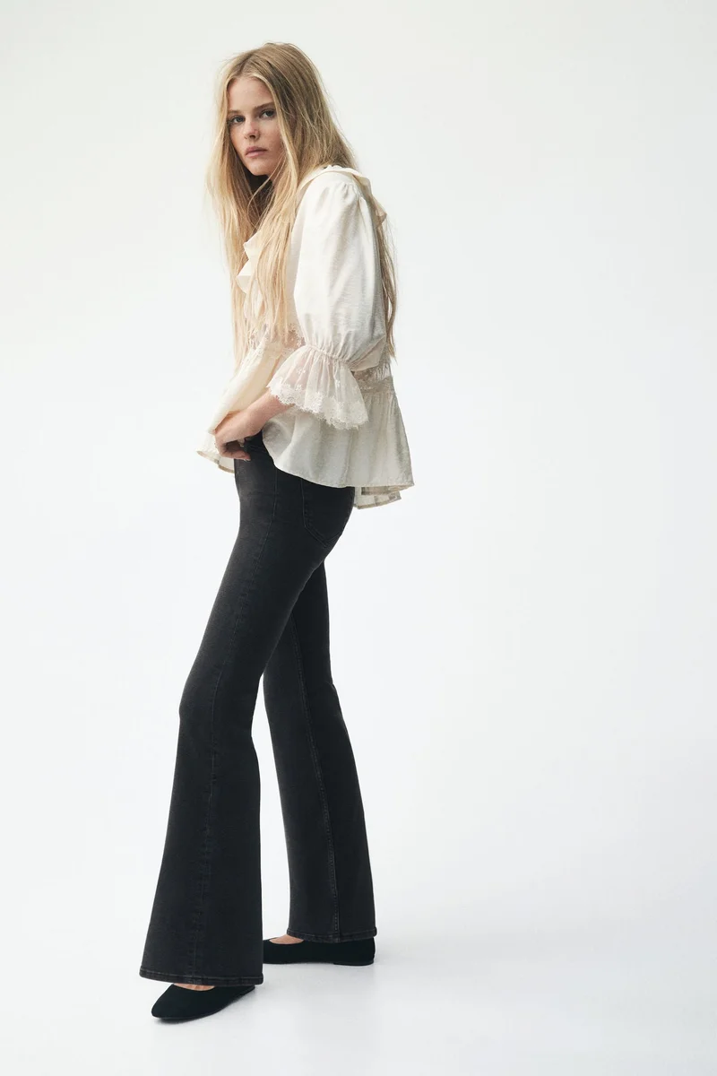 اتش اند ام جينز بقصة حافة واسعة وخصر عالي