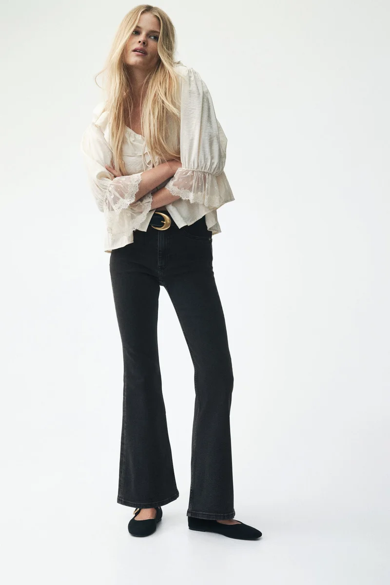 اتش اند ام جينز بقصة حافة واسعة وخصر عالي