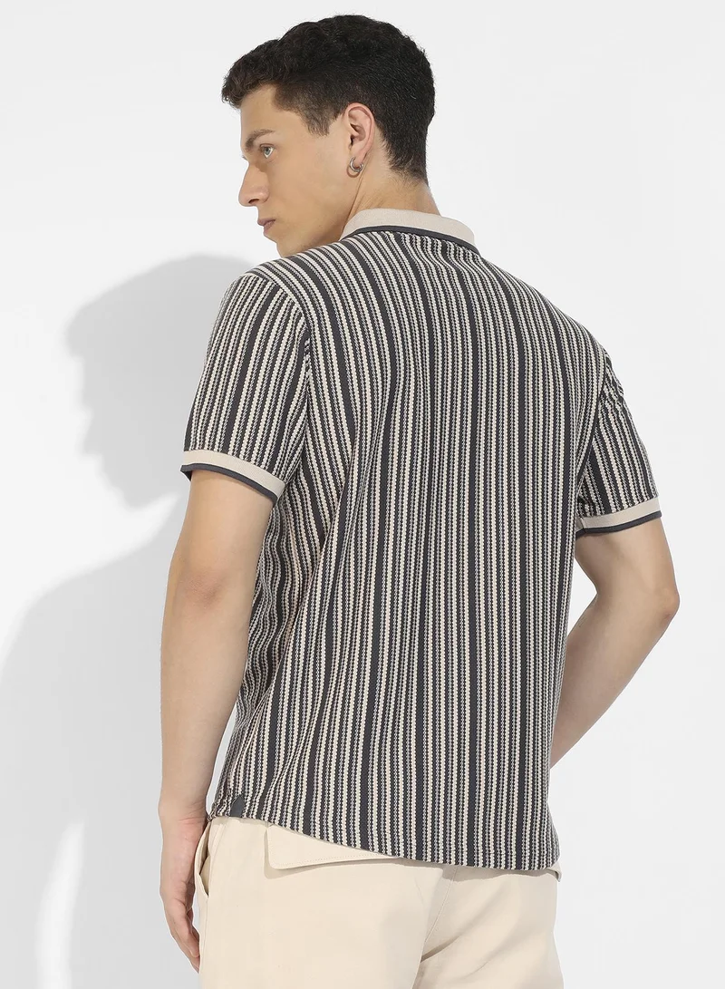 Campus Sutra Men's Light Grey & Navy Blue Contrast Knitted Shirt