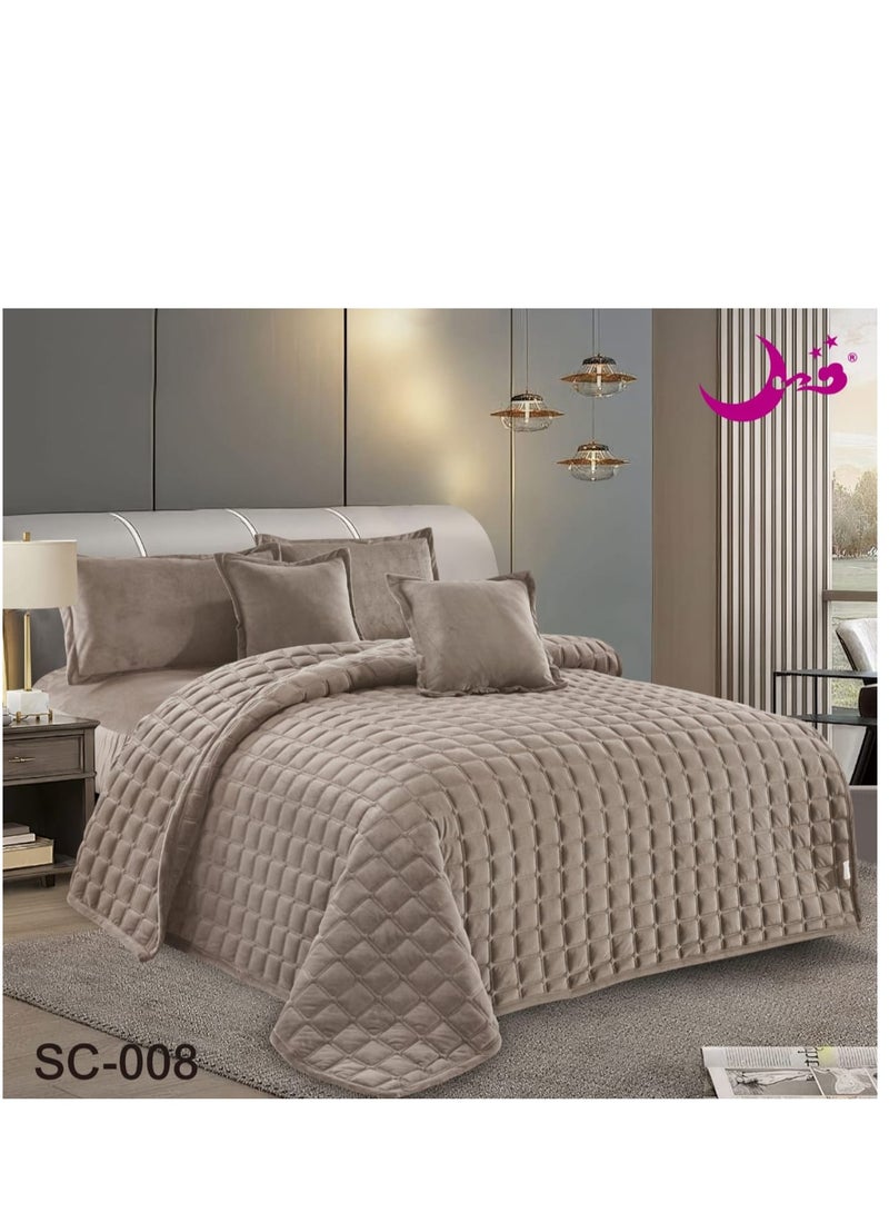 مون مفرش سرير نفرين فاخر مخمل ناعم – لحاف مزدوج الوجه 6 قطع (1 لحاف + 1 شرشف مغاط + 2 غطاء وسادة+ 2 خدادية ديكور) – تصميم أنيق يوفر الدفء والراحة – طقم مفارش  يناسب سرير مقاس 200x200 سم - Image 2