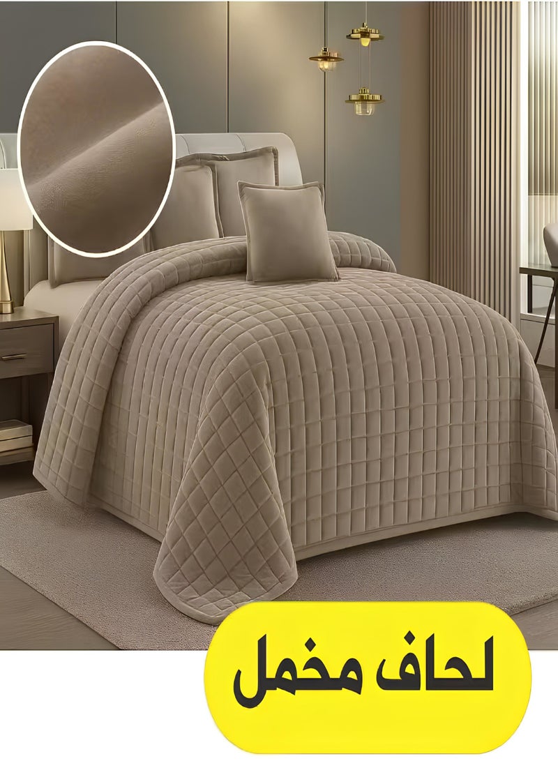 مون مفرش سرير نفرين فاخر مخمل ناعم – لحاف مزدوج الوجه 6 قطع (1 لحاف + 1 شرشف مغاط + 2 غطاء وسادة+ 2 خدادية ديكور) – تصميم أنيق يوفر الدفء والراحة – طقم مفارش  يناسب سرير مقاس 200x200 سم - Image 1