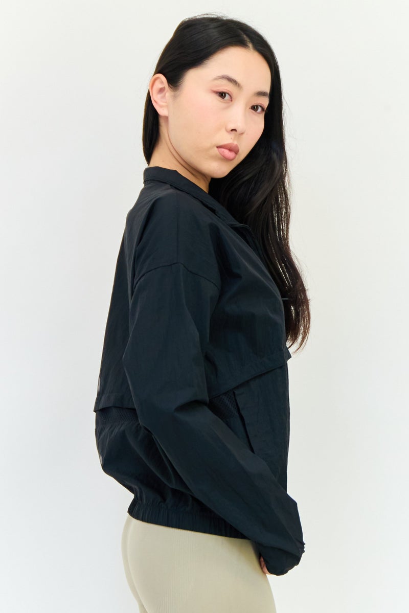 Reebok جاكيت رياضي نسائي بملاءمة شعار العلامة التجارية، أسود - Image 4