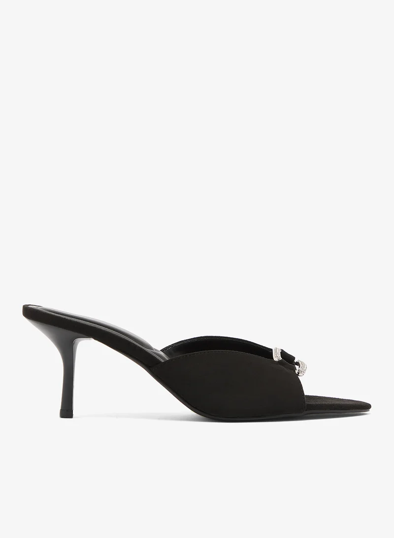 ترافل من نمشي صنادل بكعب متوسط بلمسة فضية