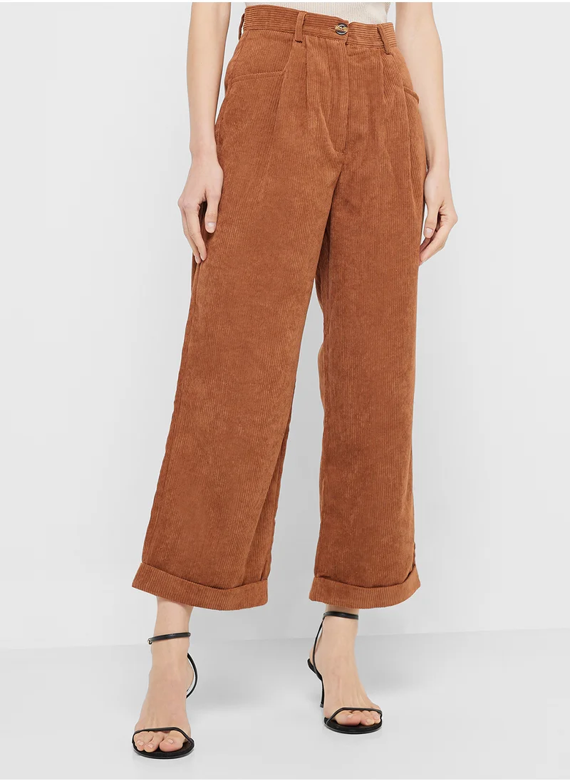 ايلا Front Pleat Detailed Tapered Pants