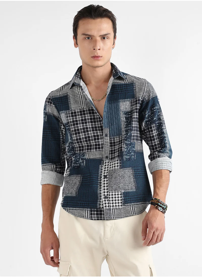 كامبوس سوترا Campus Sutra Men's Navy Blue Herringbone Block Shirt For Casual Wear | Spread Collar | Long Sleeve | Button Closure | Cotton Shirt Crafted With Comfort Fit For Everyday Wear