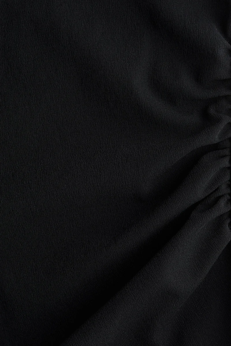 اتش اند ام بلوزة بحمالات حول الرقبة بتصميم منسدل