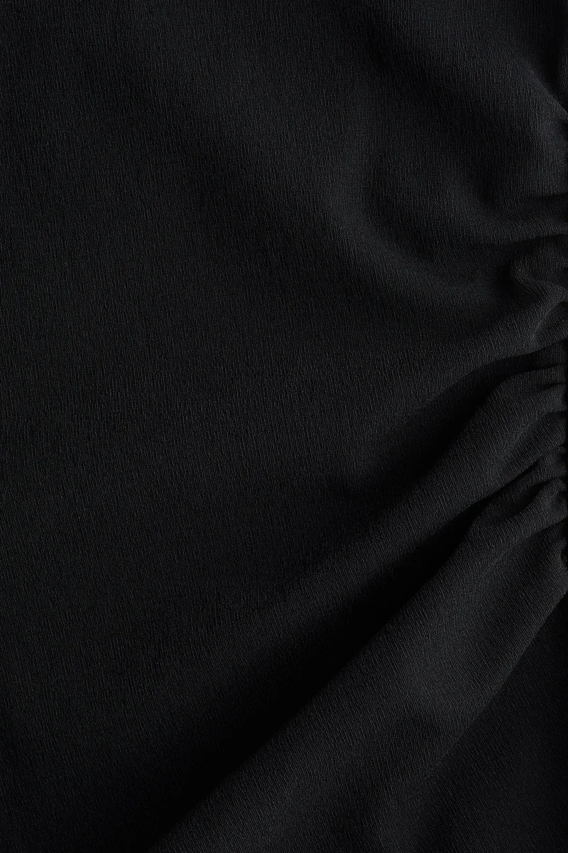 اتش اند ام بلوزة بحمالات حول الرقبة بتصميم منسدل