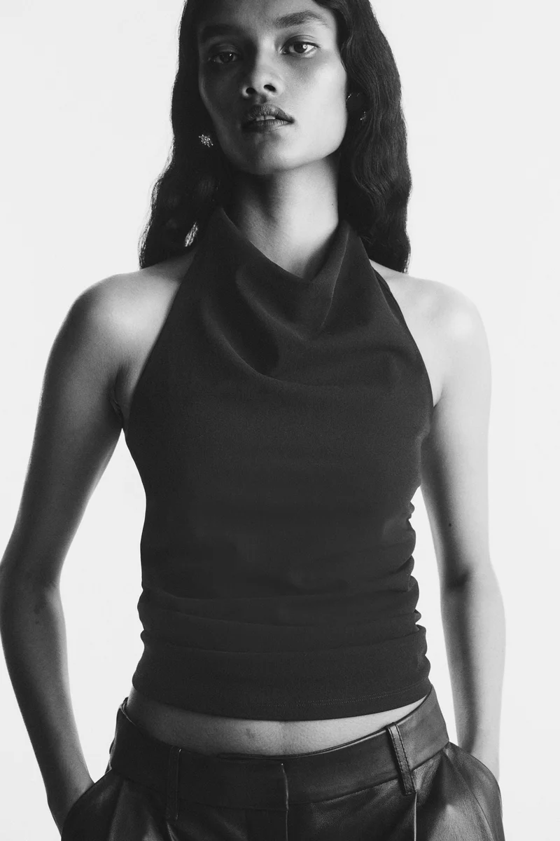 اتش اند ام بلوزة بحمالات حول الرقبة بتصميم منسدل