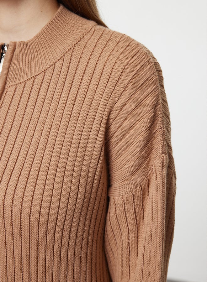 trendyol فستان كامي ماكسي محبوك بنمط واسع بسيط - Image 4