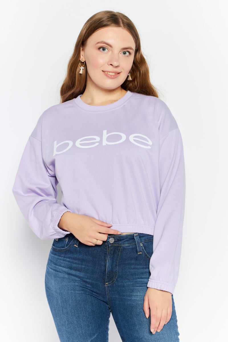 bebe سويت شيرت قصير بقلنسوة دائرية للنساء بشعار العلامة التجارية، لافندر - Image 1