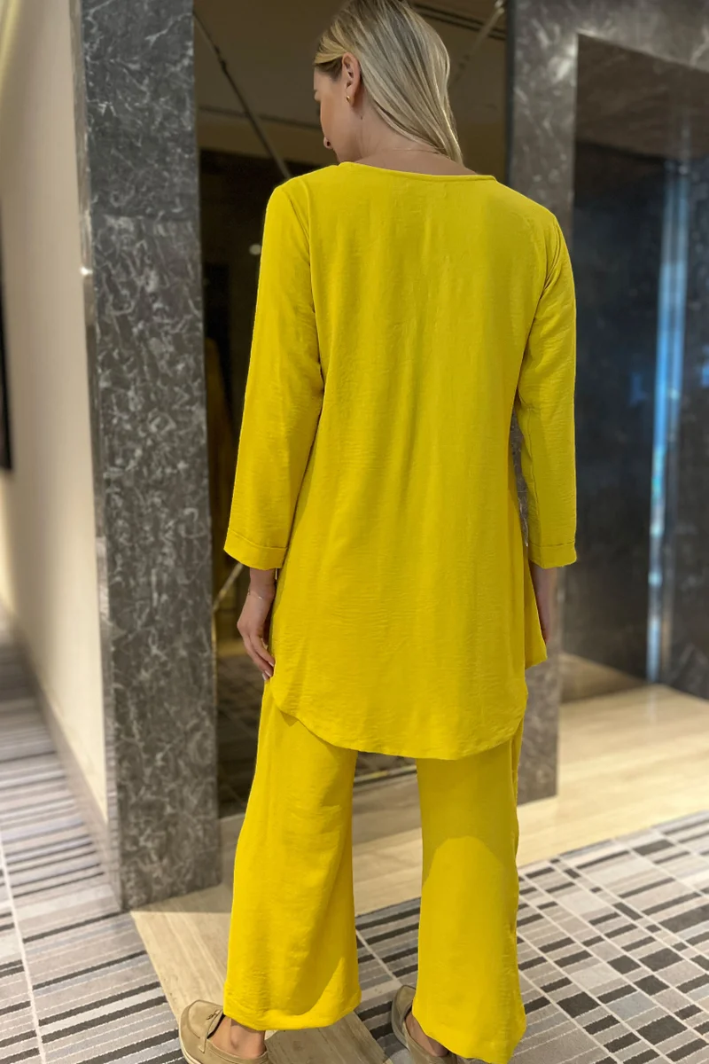 Moistreet  Crew Neck Button Detailed To & Pants Set for Women | Best Price UAE