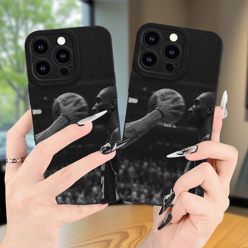 غلاف هاتف لـ iPhone 11 Pro برسوم توضيحية بلاعب كرة سلة يمسك الكرة بألوان مختلطة بالأبيض والأسود، متين، مقاوم للاصفرار، الخدوش، والسقوط. - Image 1