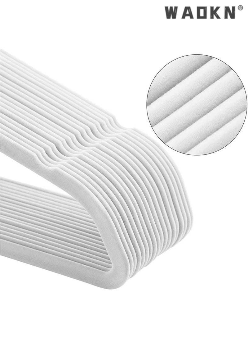 دبليو أيه أو كي أن شماعات مخملية مضادة للانزلاق - شماعات بدلات، عبوة من 20 شماعة مخملية بيضاء مضادة للانزلاق 42 سم مع خطاف دوار 360 درجة - متينة ورفيعة - شماعات مضادة للانزلاق لشماعات المعاطف - شماعات البنطلونات - Image 3