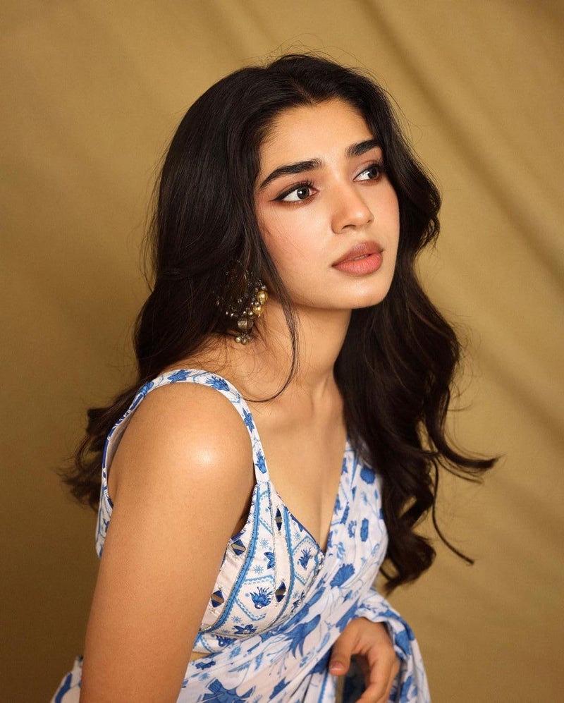 Sidhidata Women's Floral Printed Georgette Saree with Unstitched Blouse Piece - White - Image 4