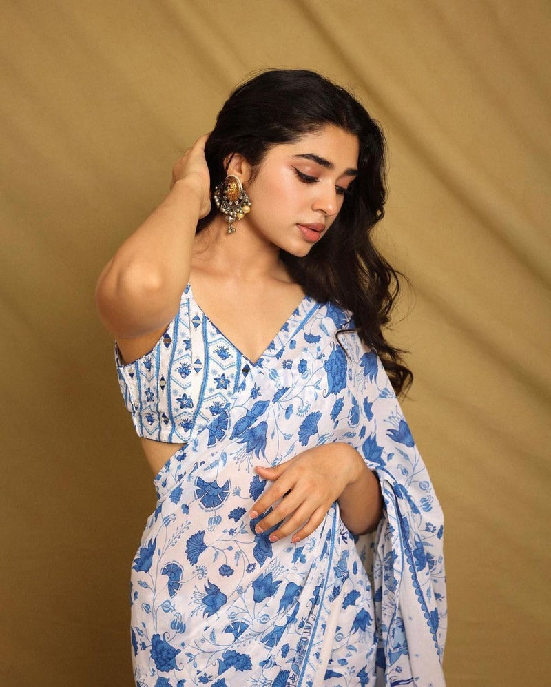 Sidhidata Women's Floral Printed Georgette Saree with Unstitched Blouse Piece - White - Image 3