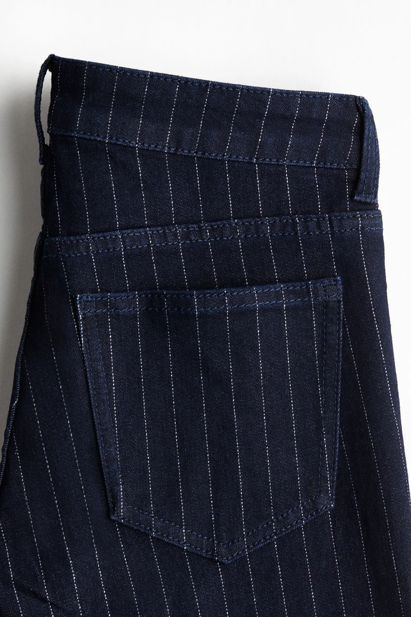 اتش اند ام جينز بخصر منخفض بتصميم واسع ولامع