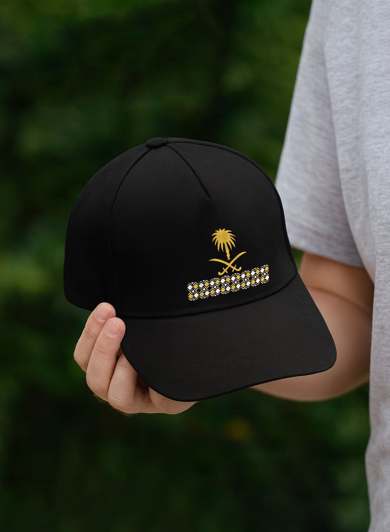 لوحة كاب مصنوع من القطن بتصميم لمناسبة اليوم الوطني السعودي وللتعبير عن حب الوطن في كل وقت - Image 4