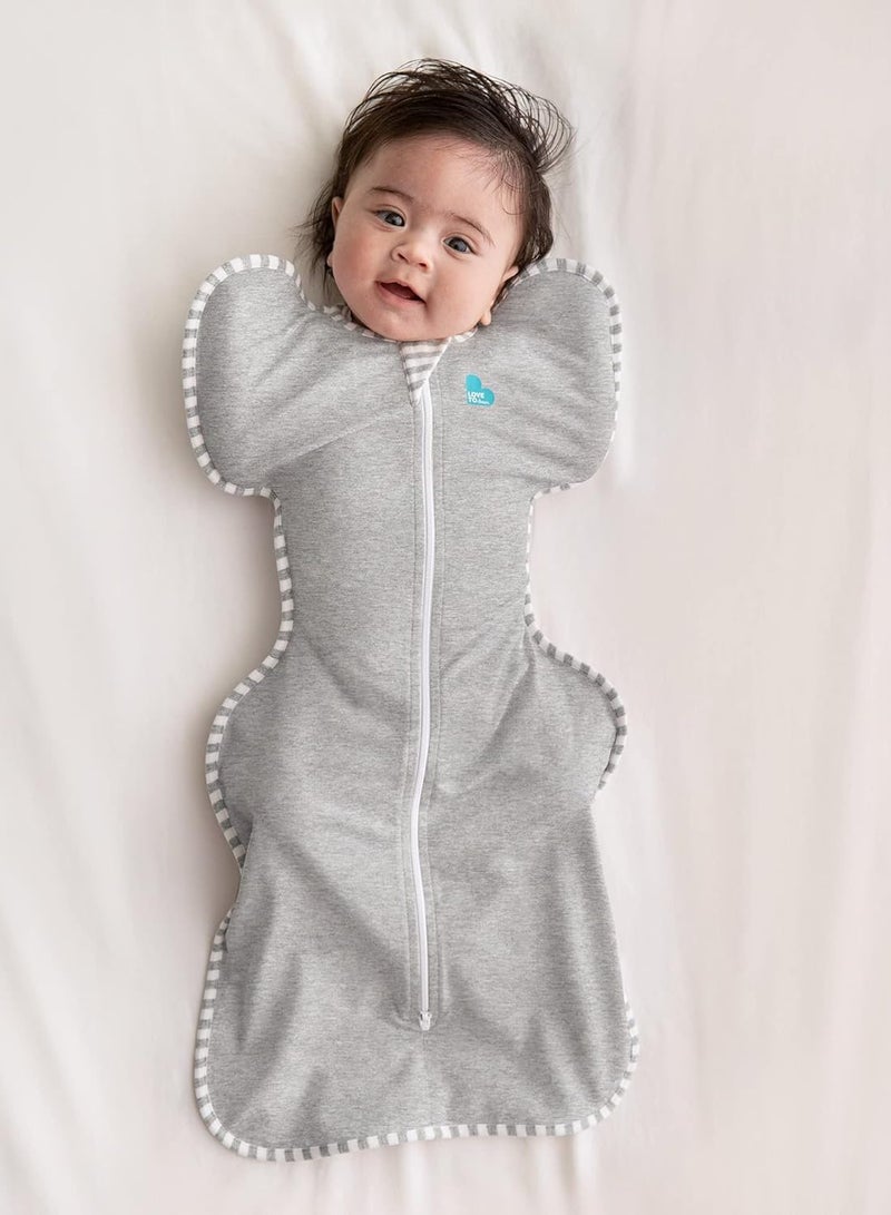 لاف تو دريم بطانية قماط أساسية لحديثي الولادة من 0 إلى 6 أشهر للفتيات والفتيان، 1.0 حقيبة نوم للأطفال مزودة بأذرع توفر نومًا مريحًا وهادئًا، نسيج قطني رمادي - Image 2