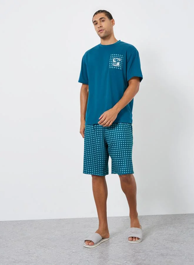 ستايلي مجموعة من شورت وتيشيرت بقصة مريحة