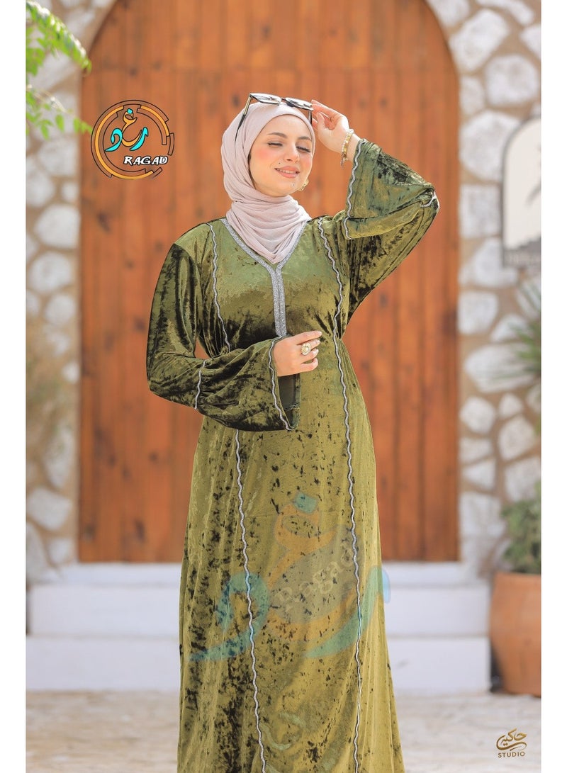 Women's luxurious velvet abaya for receiving guests and going out – elegant and comfortable design with high-quality cotton fabric. - Image 4
