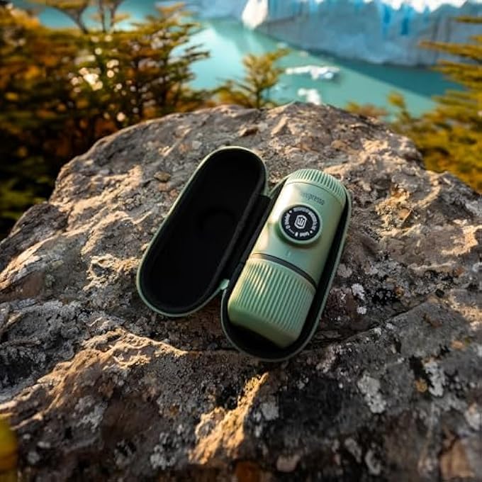 واكاكو ماكينة صنع الإسبريسو المحمولة Nanopresso مع حقيبة واقية، إصدار مطور من ماكينة صنع القهوة Minipresso Mini Travel مثالية للتخييم والسفر والمكتب، عناصر جديدة باللون الأخضر الطحلب - Image 5