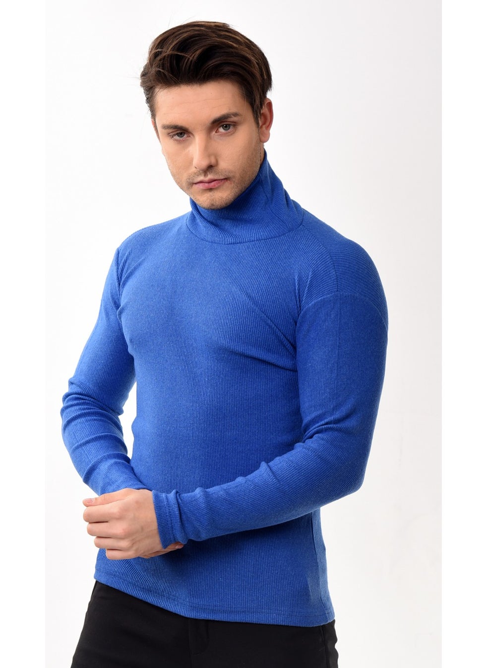 Belifanti Collection - كنزة بيضاء ضيقة للرجال ذات ياقة عالية - Image 1