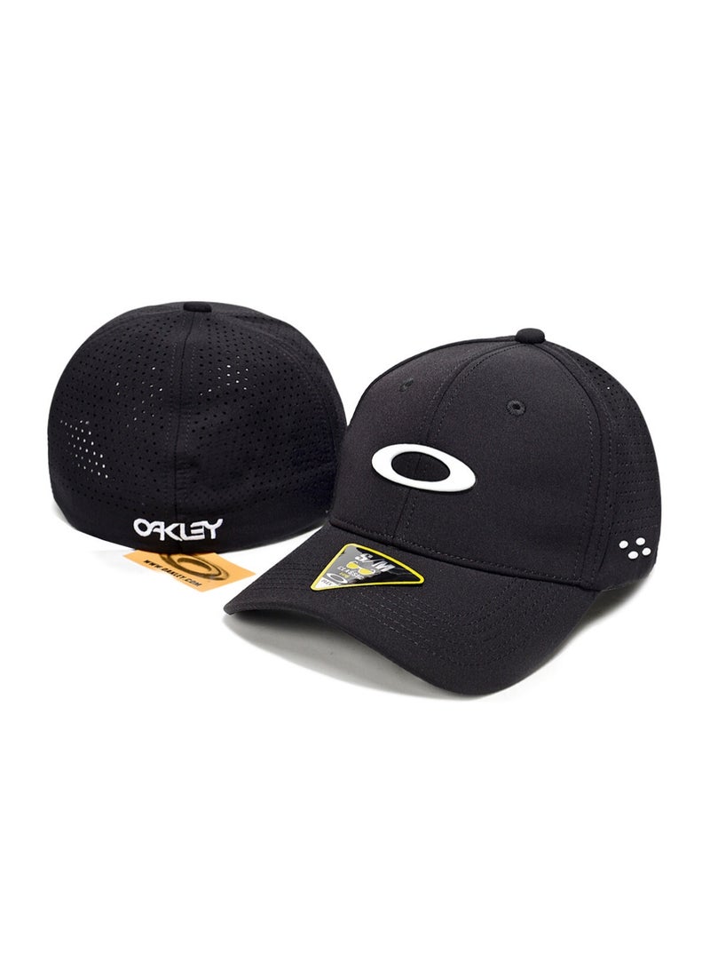 OAKLEY قبعة أوكلي السوداء المثقوبة مع شعار "O" الأبيض الأيقوني وتهوية جانبية