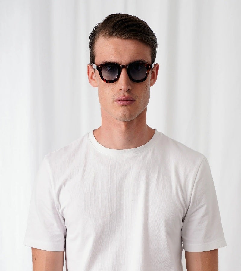  اكسبليست باوتس نظارات شمسية أنيقة روبن للجنسين بتدرج أزرق - Image 3