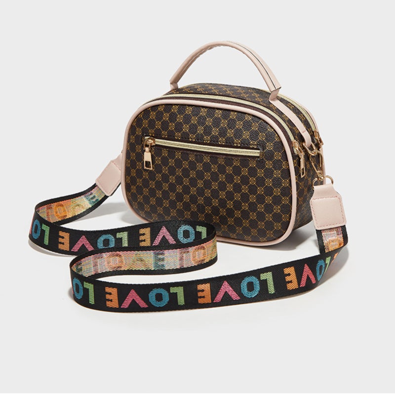 Polyurethane synthetic leather printed handbag for shoulder or crossbody use - Image 4