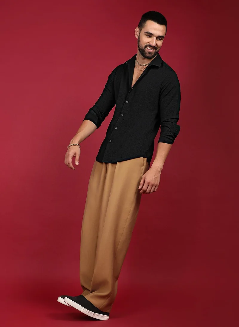 Campus Sutra Men's Midnight Black Embossed Micro Check Shirt | قميص بأكمام طويلة | نمط سادة | ملابس غير رسمية | طوق منتشر