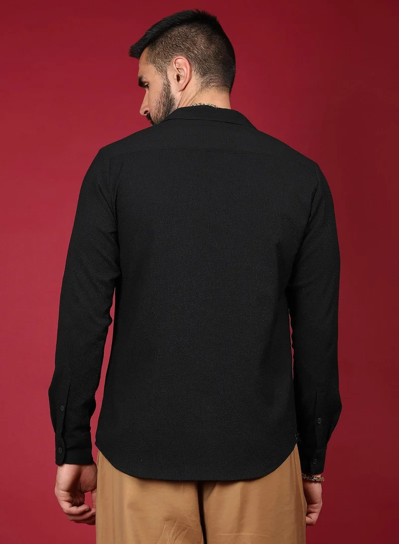 Campus Sutra Men's Midnight Black Embossed Micro Check Shirt | قميص بأكمام طويلة | نمط سادة | ملابس غير رسمية | طوق منتشر