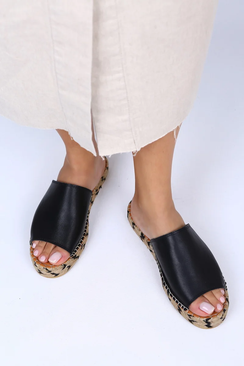 Manijero Manijero Galena Genuine Leather Open Toe Single Strap Black Slippers