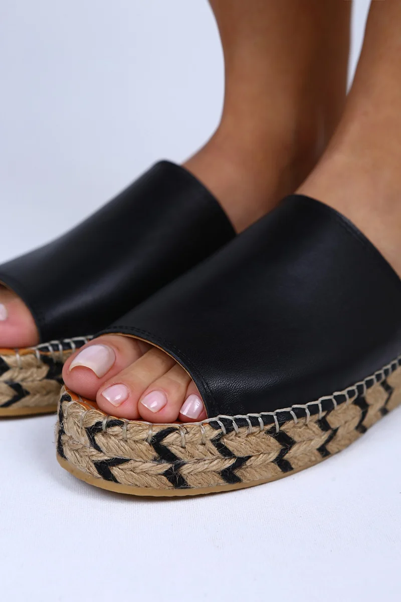 Manijero Manijero Galena Genuine Leather Open Toe Single Strap Black Slippers