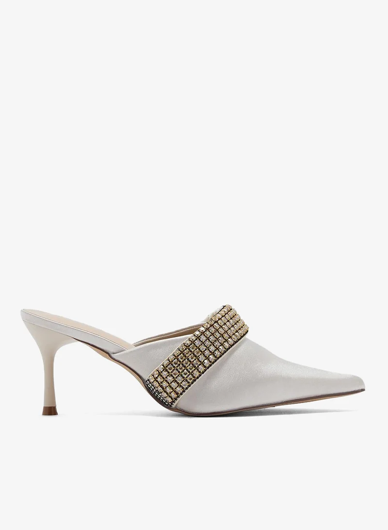 فينتشي حذاء بكعب عالٍ ومقدمة مدببة