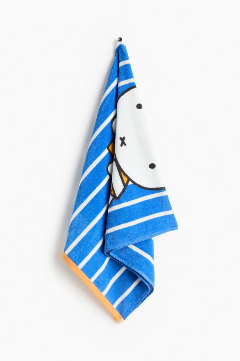 اتش اند ام منشفة حمام من قماش تيري بنقشة مطبوعة