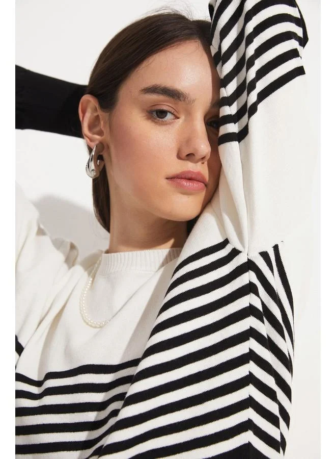 JUNE June Block Colored Striped Crew Neck Sweater Ecru - Black