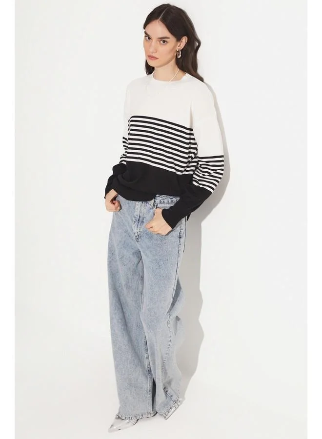 JUNE June Block Colored Striped Crew Neck Sweater Ecru - Black